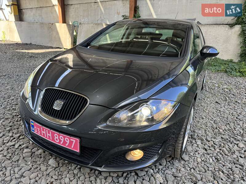Хэтчбек SEAT Leon 2010 в Луцке