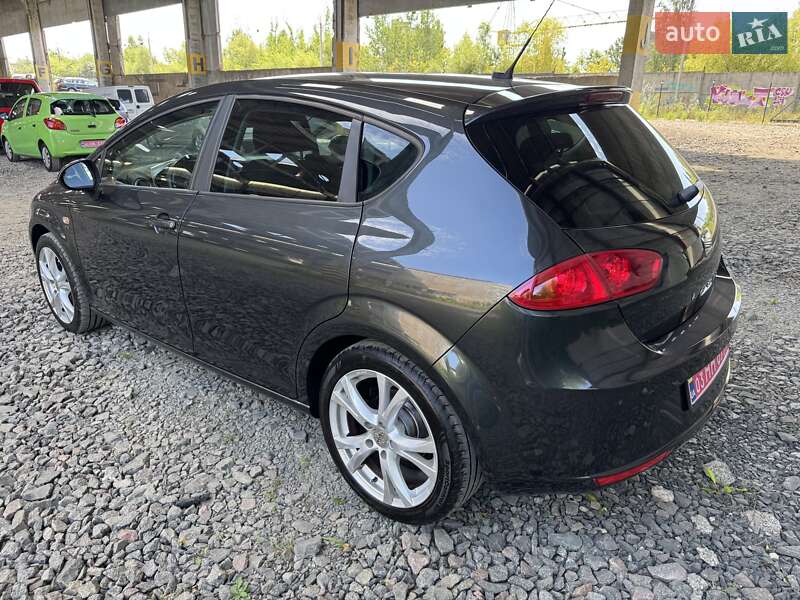 Хэтчбек SEAT Leon 2010 в Луцке