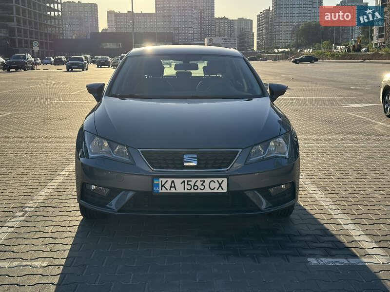 Хэтчбек SEAT Leon 2017 в Киеве
