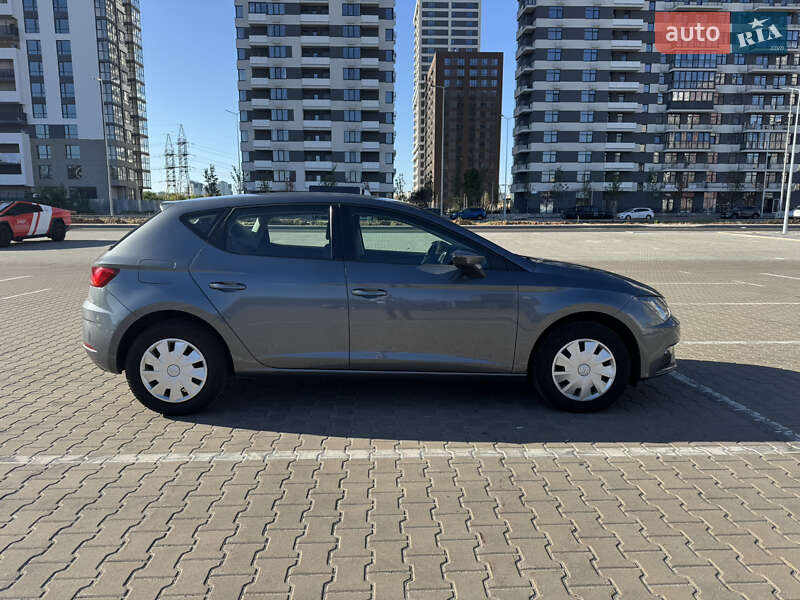 Хэтчбек SEAT Leon 2017 в Киеве