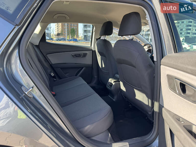 Хэтчбек SEAT Leon 2017 в Киеве