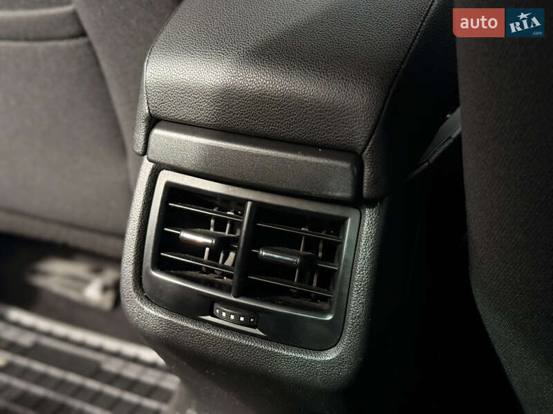 Хэтчбек SEAT Leon 2015 в Ужгороде