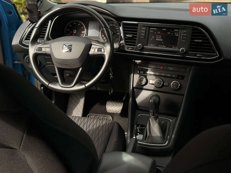 Хэтчбек SEAT Leon 2015 в Ужгороде