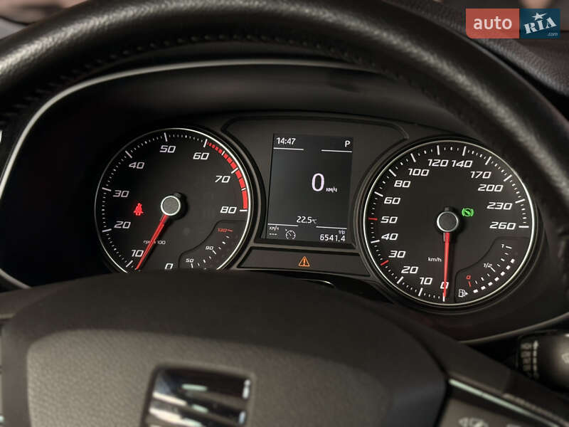 Хэтчбек SEAT Leon 2015 в Ужгороде