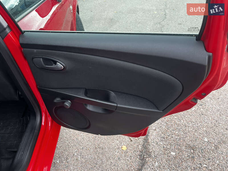 Хэтчбек SEAT Leon 2010 в Чернигове