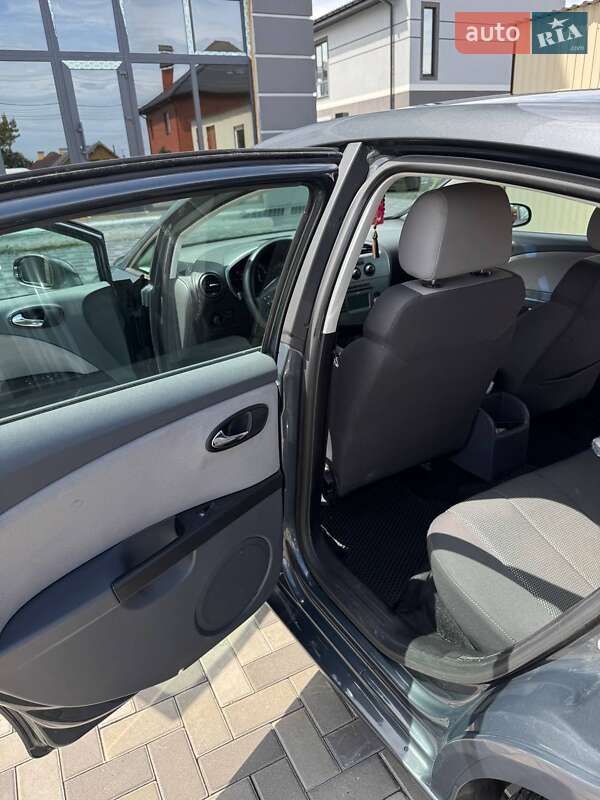 Хэтчбек SEAT Leon 2007 в Софиевской Борщаговке