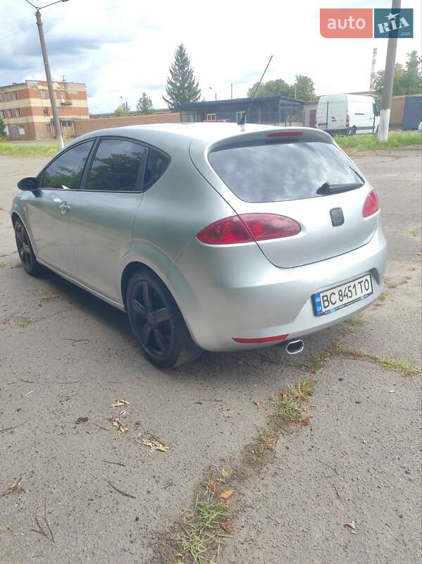Хэтчбек SEAT Leon 2007 в Сокале