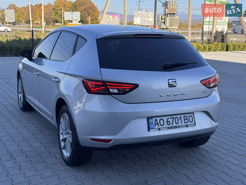 Хэтчбек SEAT Leon 2013 в Хусте