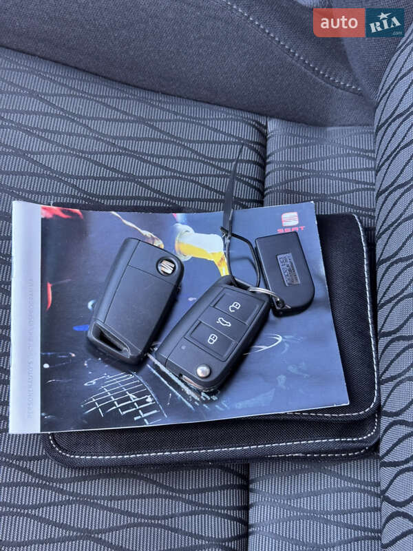 Хэтчбек SEAT Leon 2013 в Хусте