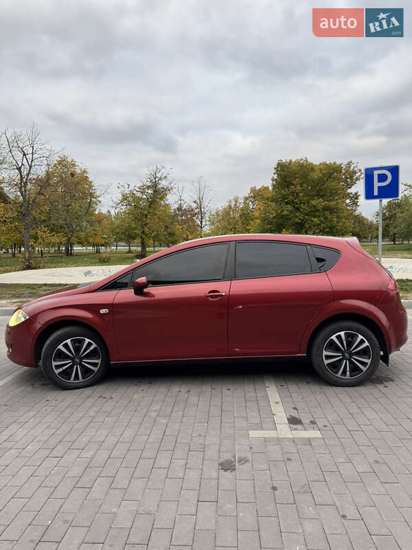 Хэтчбек SEAT Leon 2007 в Украинке