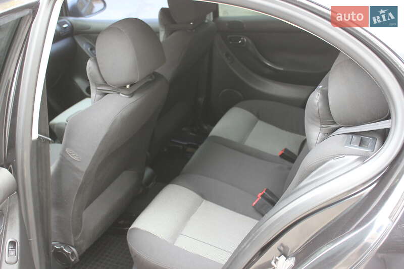 Хэтчбек SEAT Leon 2004 в Днепре