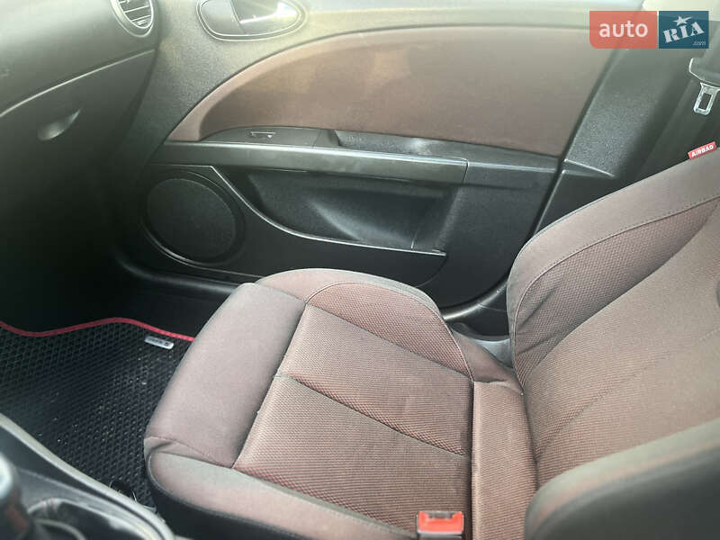 Хэтчбек SEAT Leon 2005 в Корсуне-Шевченковском фото 7 Хэтчбек SEAT Leon 2005 в Корсуне-Шевченковском