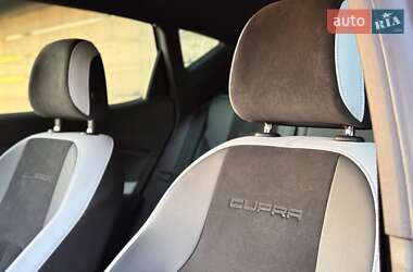 Хэтчбек SEAT Leon 2016 в Киеве