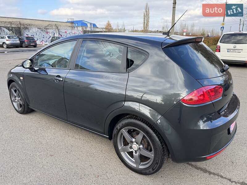 Хетчбек SEAT Leon 2010 в Луцьку