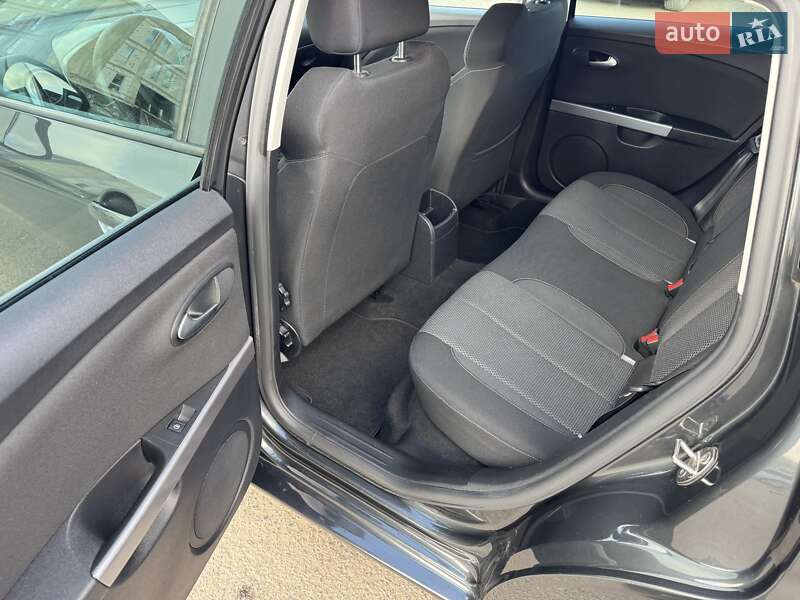 Хетчбек SEAT Leon 2010 в Луцьку