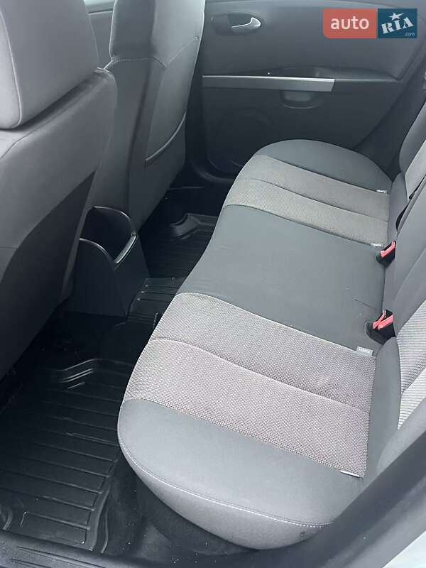 Хетчбек SEAT Leon 2009 в Рівному фото 12 Хетчбек SEAT Leon 2009 в Рівному