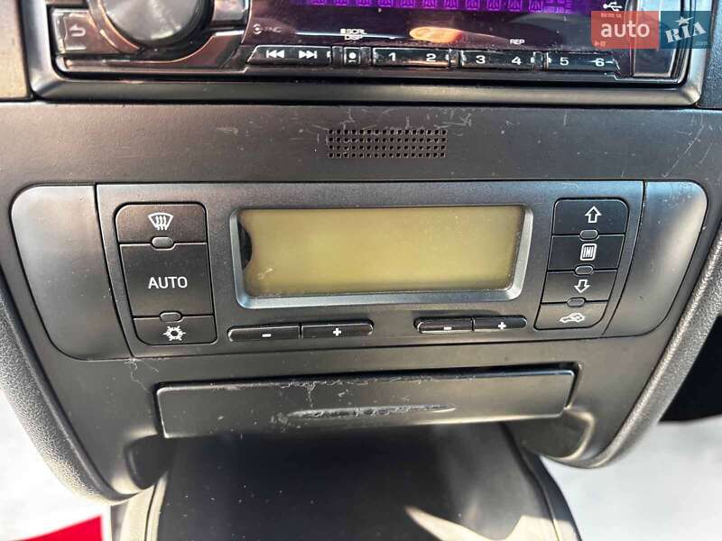 Хетчбек SEAT Leon 2001 в Запоріжжі