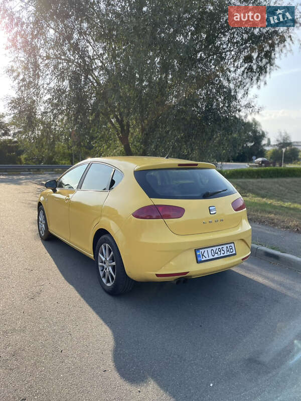 Хэтчбек SEAT Leon 2011 в Ирпене