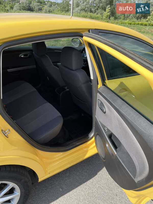 Хэтчбек SEAT Leon 2011 в Ирпене