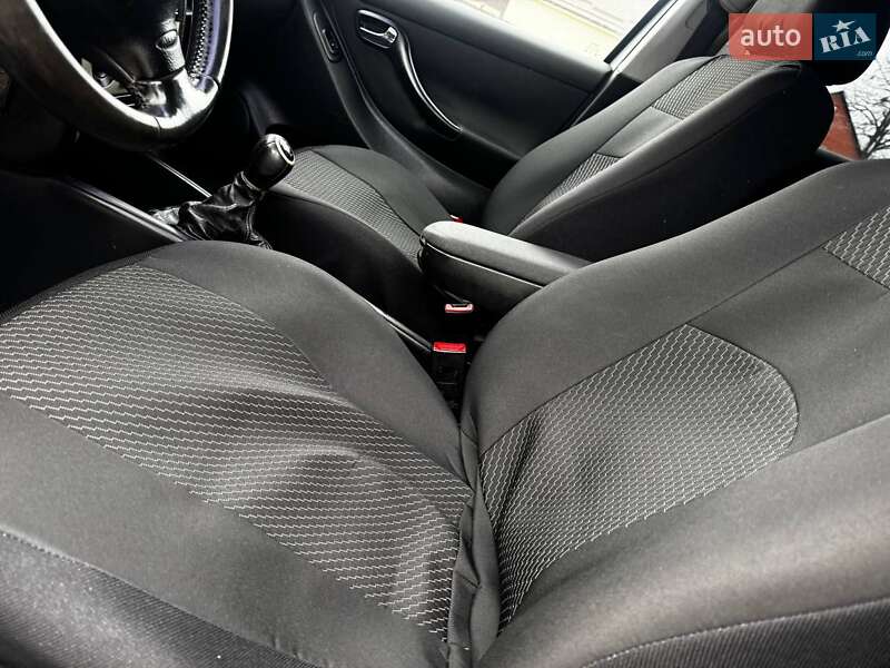 Хэтчбек SEAT Leon 2004 в Ахтырке фото 24 Хэтчбек SEAT Leon 2004 в Ахтырке