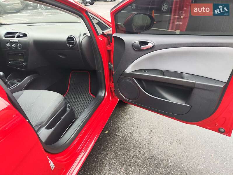 Хэтчбек SEAT Leon 2011 в Виннице