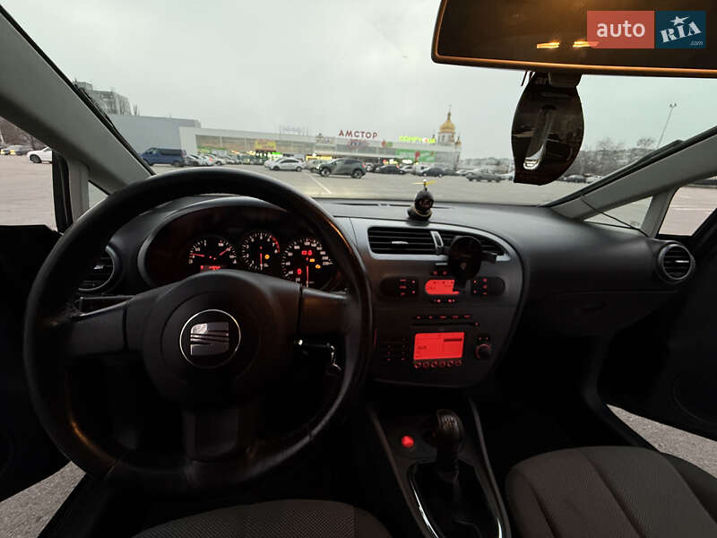 Хетчбек SEAT Leon 2006 в Запоріжжі