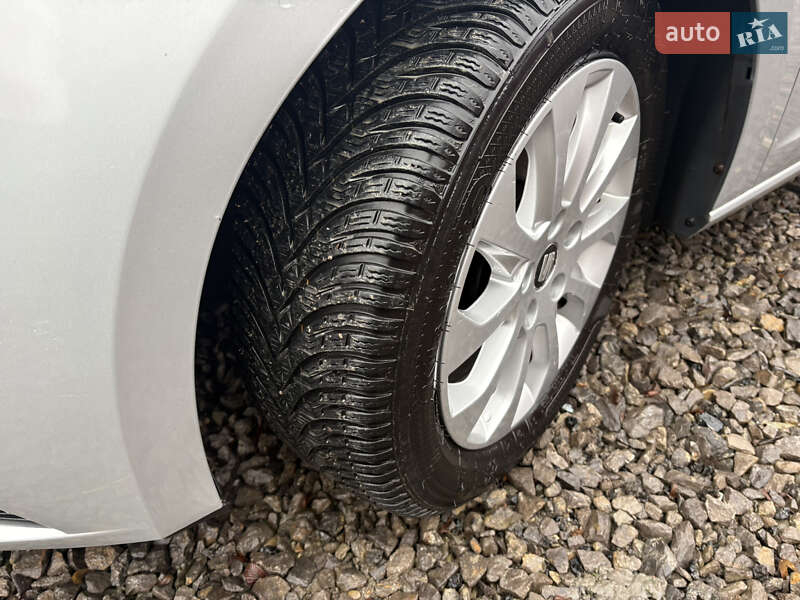 Хетчбек SEAT Leon 2013 в Бурштині