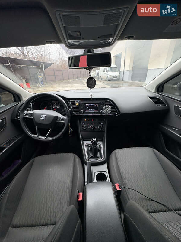 Хетчбек SEAT Leon 2013 в Бурштині