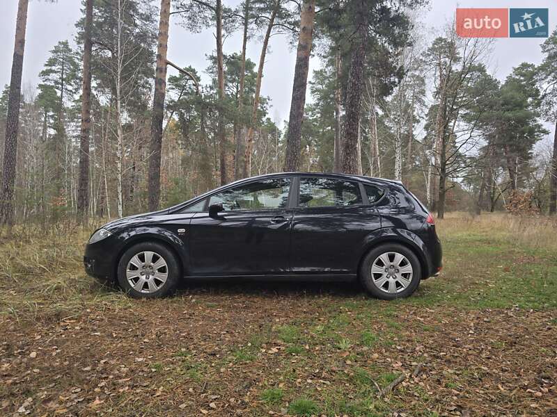 Хэтчбек SEAT Leon 2008 в Киеве