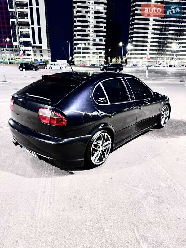 Хэтчбек SEAT Leon 2004 в Киеве