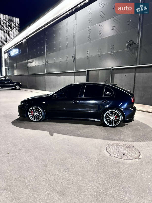 Хэтчбек SEAT Leon 2004 в Киеве
