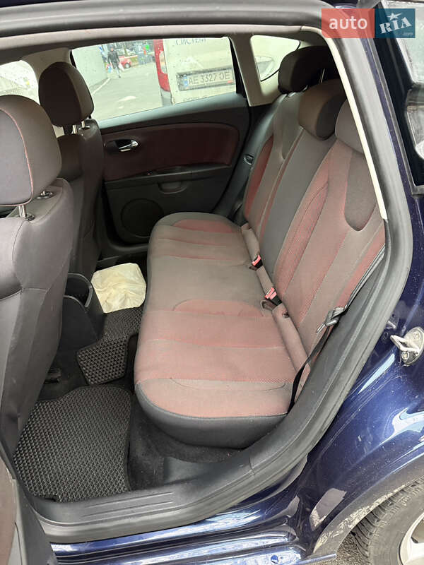 Хэтчбек SEAT Leon 2006 в Киеве