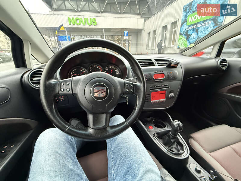 Хэтчбек SEAT Leon 2006 в Киеве