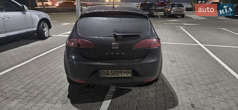 Хэтчбек SEAT Leon 2006 в Софиевской Борщаговке