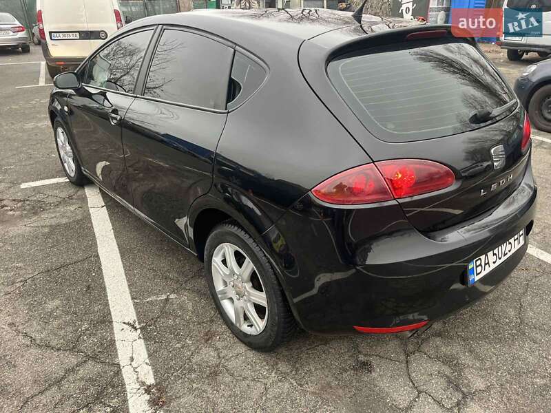 Хэтчбек SEAT Leon 2006 в Софиевской Борщаговке