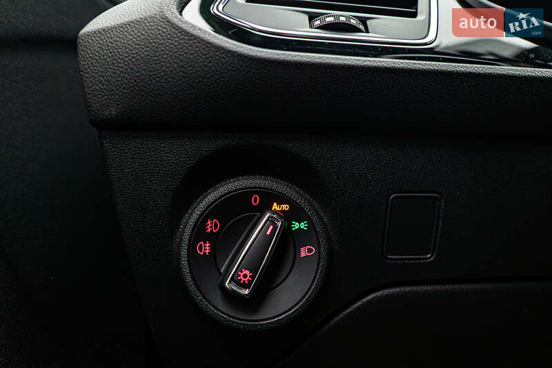 Хэтчбек SEAT Leon 2016 в Киеве