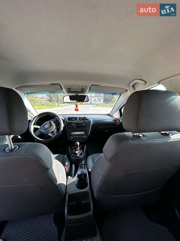 Хэтчбек SEAT Leon 2011 в Львове