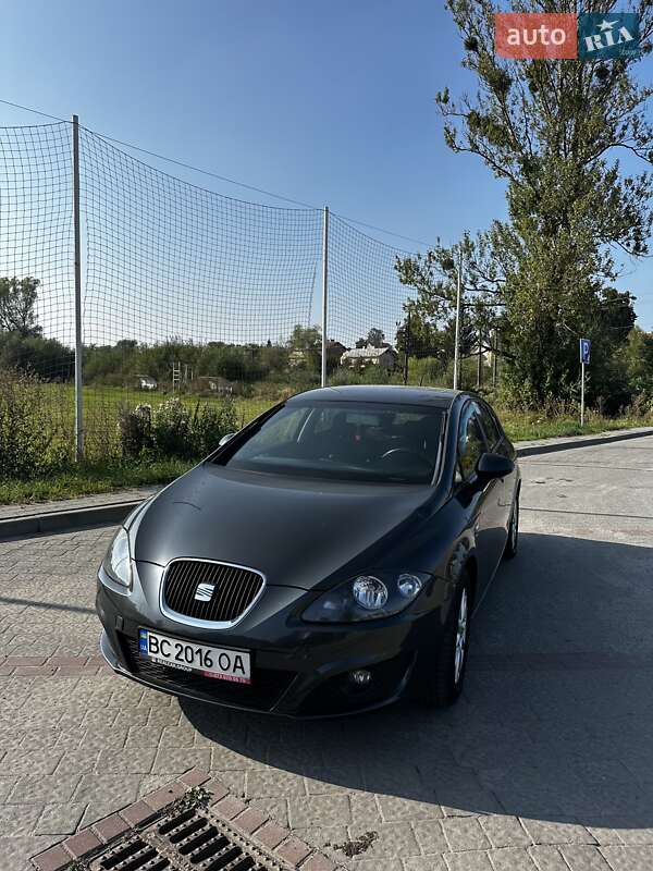 Хэтчбек SEAT Leon 2011 в Львове