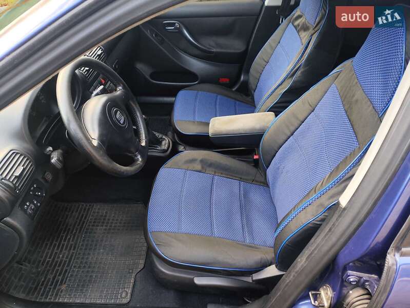 Хэтчбек SEAT Leon 2003 в Киеве