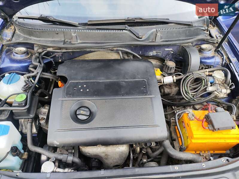 Хэтчбек SEAT Leon 2003 в Киеве