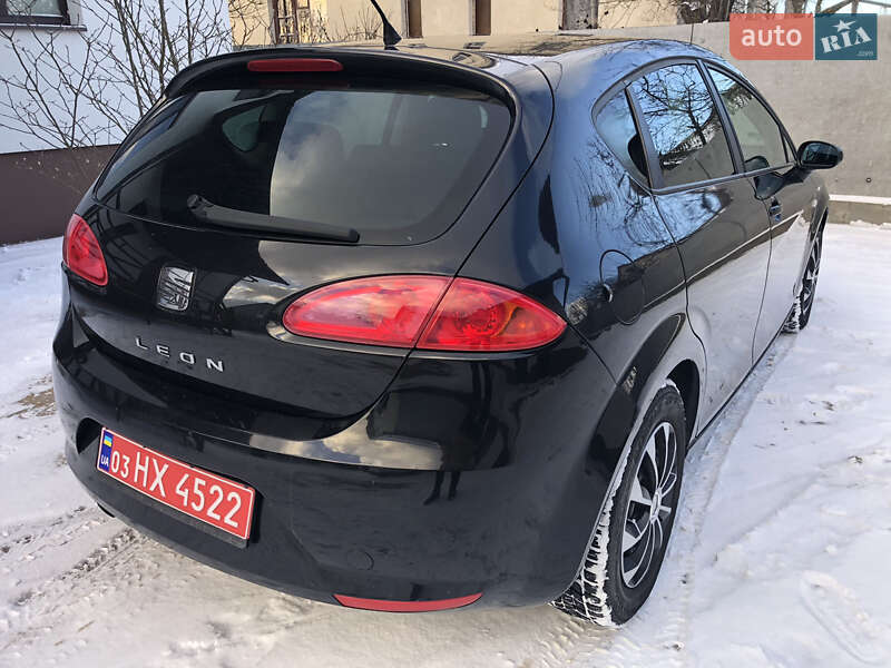 Хэтчбек SEAT Leon 2006 в Радивилове