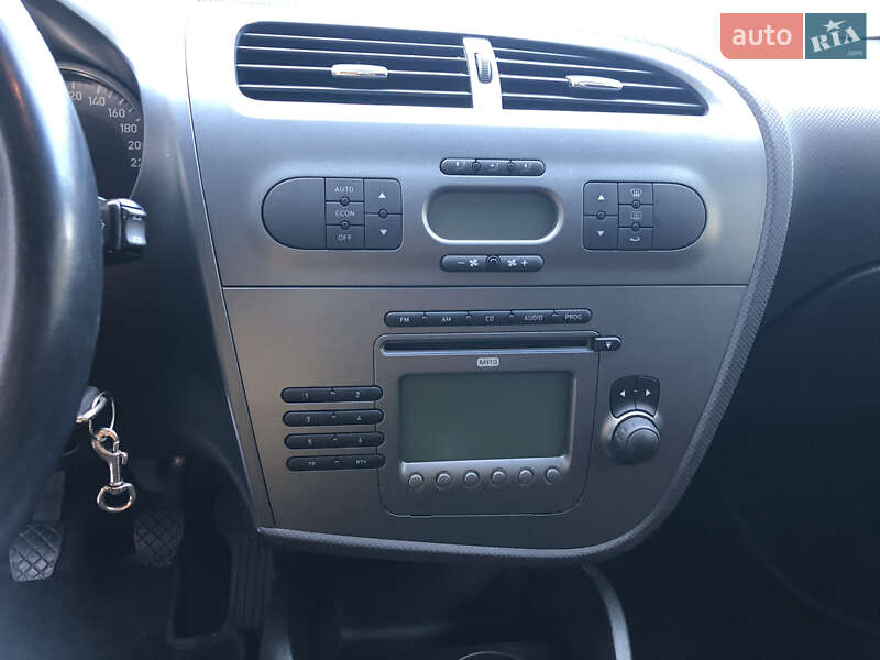 Хэтчбек SEAT Leon 2006 в Радивилове