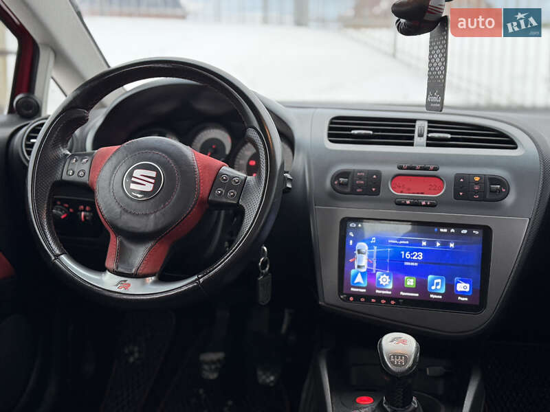 Хэтчбек SEAT Leon 2006 в Киеве