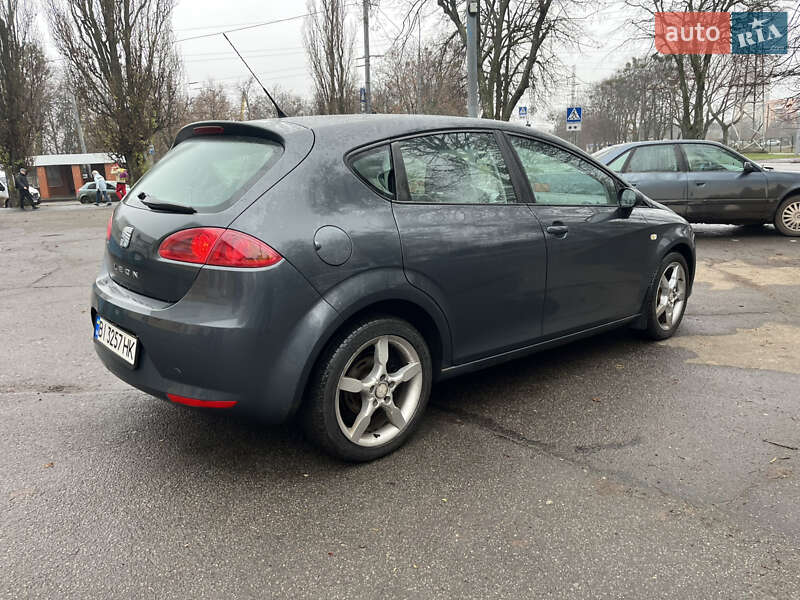 Хэтчбек SEAT Leon 2006 в Харькове