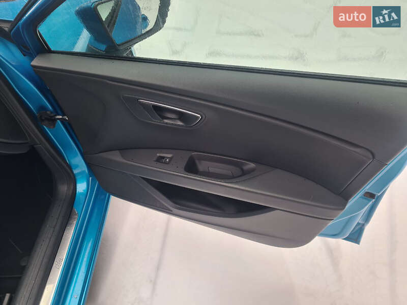 Хэтчбек SEAT Leon 2015 в Киеве