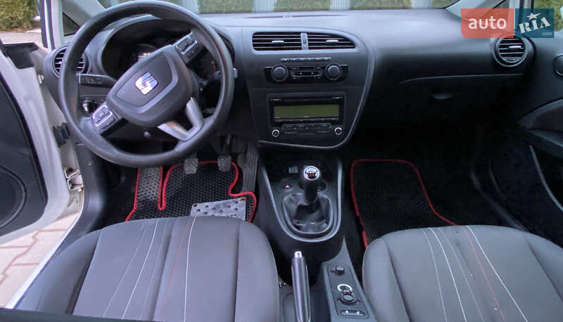 Хэтчбек SEAT Leon 2012 в Ивано-Франковске