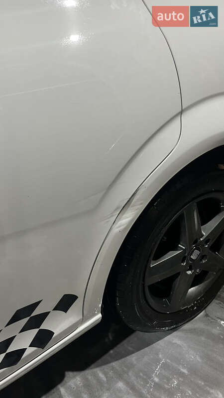 Хэтчбек SEAT Leon 2011 в Маневичах