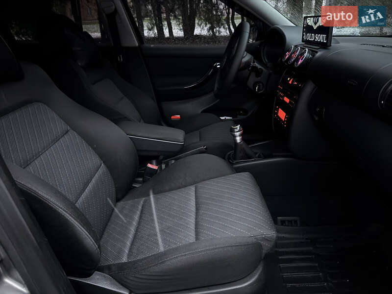 Хэтчбек SEAT Leon 2004 в Каменском фото 41 Хэтчбек SEAT Leon 2004 в Каменском