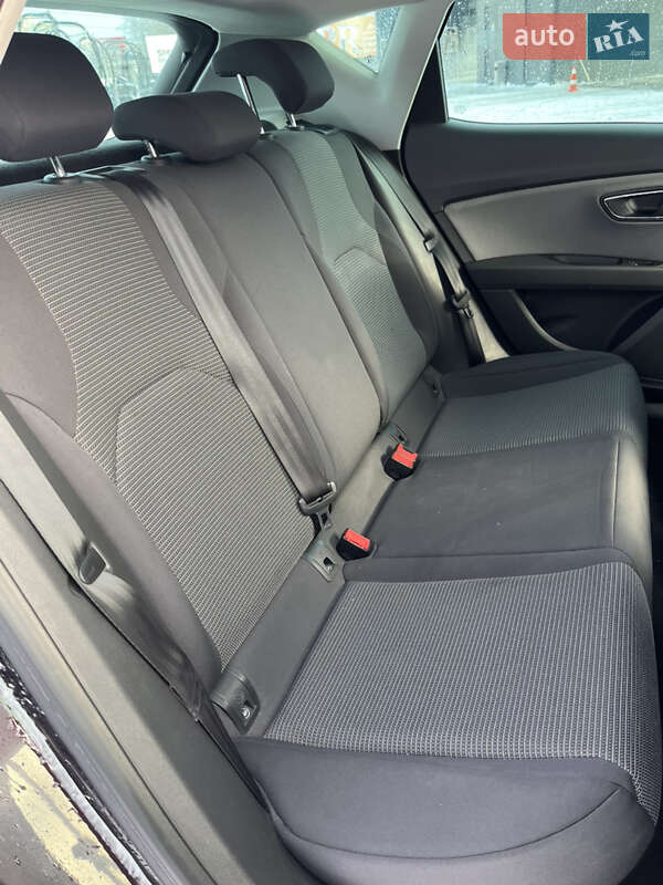 Хэтчбек SEAT Leon 2017 в Киеве