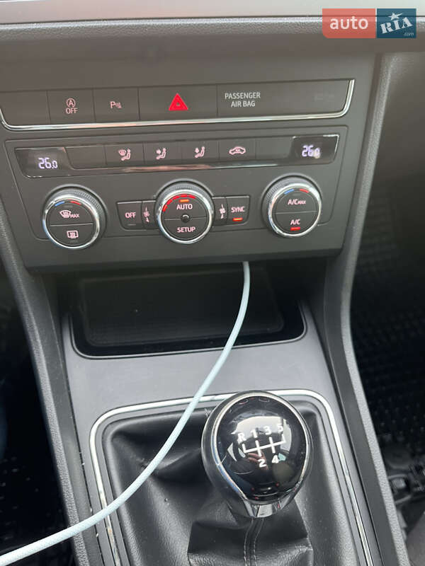 Хэтчбек SEAT Leon 2017 в Киеве